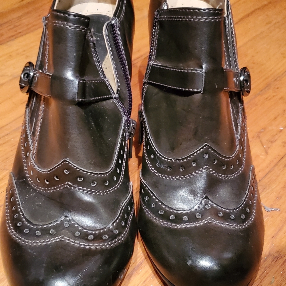 Brown Wingtip Heels - Picture 5 of 6
